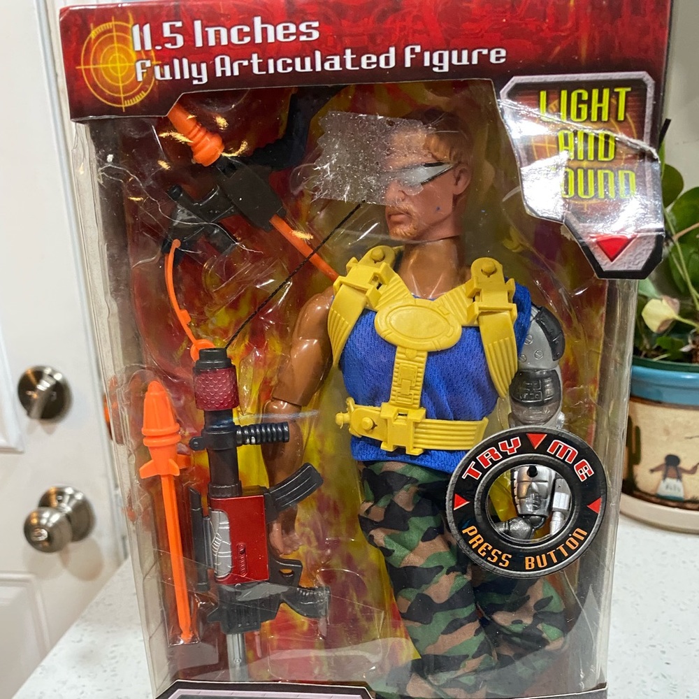 Maxx Fighter Fully Articulated Global Defender - 11.5 Inches w/ Light & Sound
